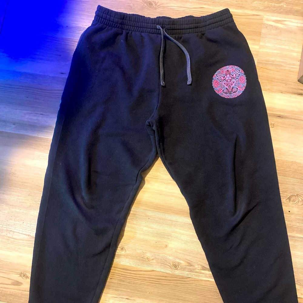 Black men’s sweat pant joggers Size large.